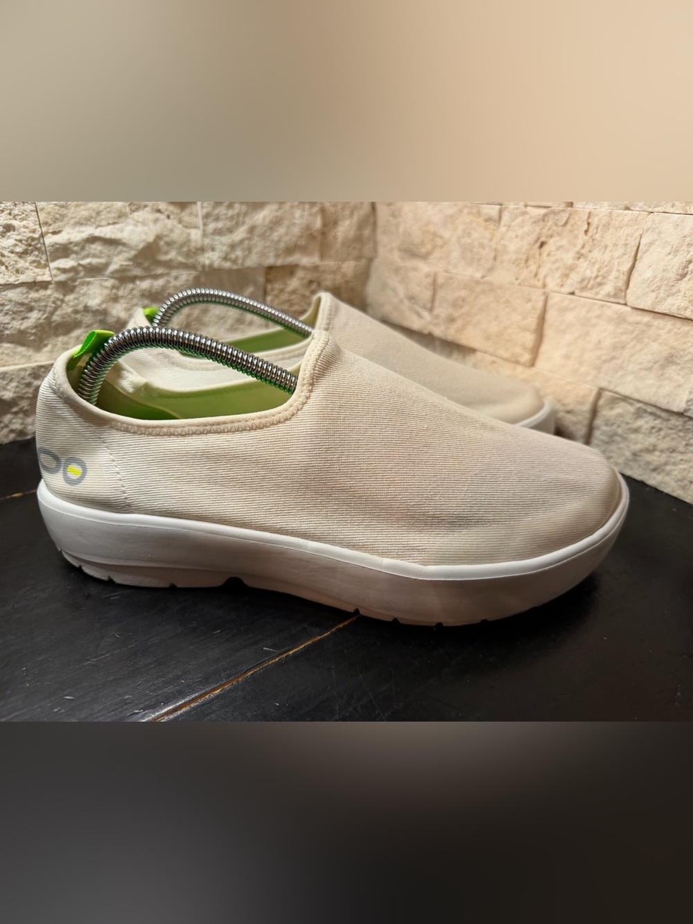 OOFOS OOmg Low eeZee Slip On White Ultra Comfort Slip On Shoes Sneakers. Sz 10